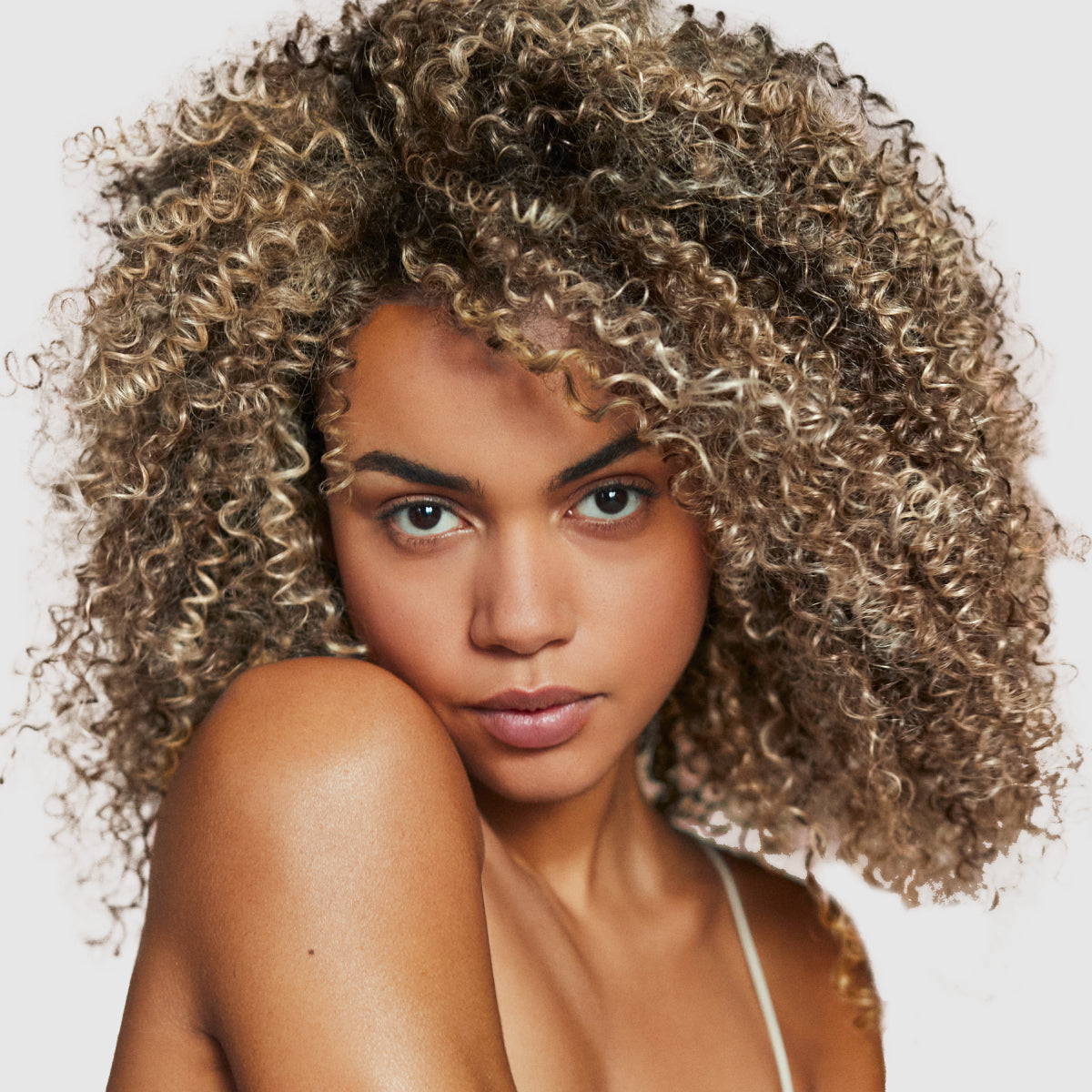 Fényt adó helyreállító olaj szőke hajra mini — Kérastase Blond Absolu L'Huile Cicagloss 30ml