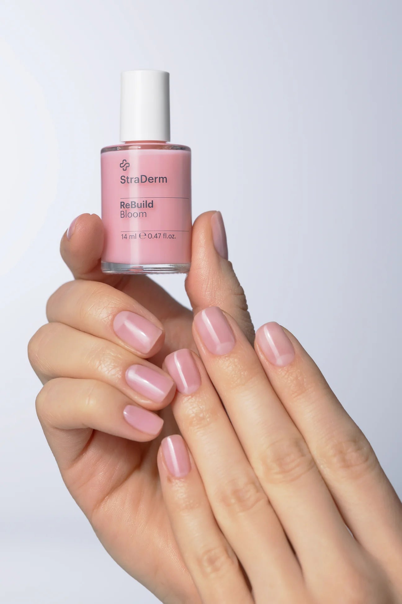 StraDerm ReBuild Bloom – Alapkezelés törékeny körmökre, rózsaszín blur hatással, 14 ml